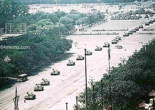 Tank Man, long perspective